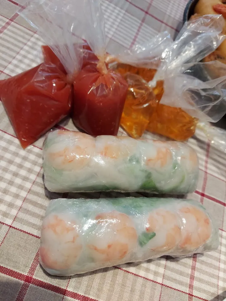 Sauces Et Rouleaux de Printemps